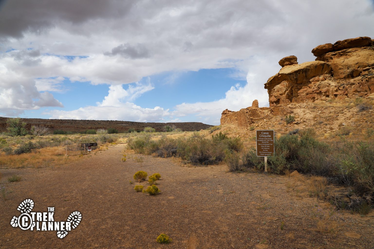 Peñasco Blanco Ruins and Supernova Pictograph Hike Chaco Culture